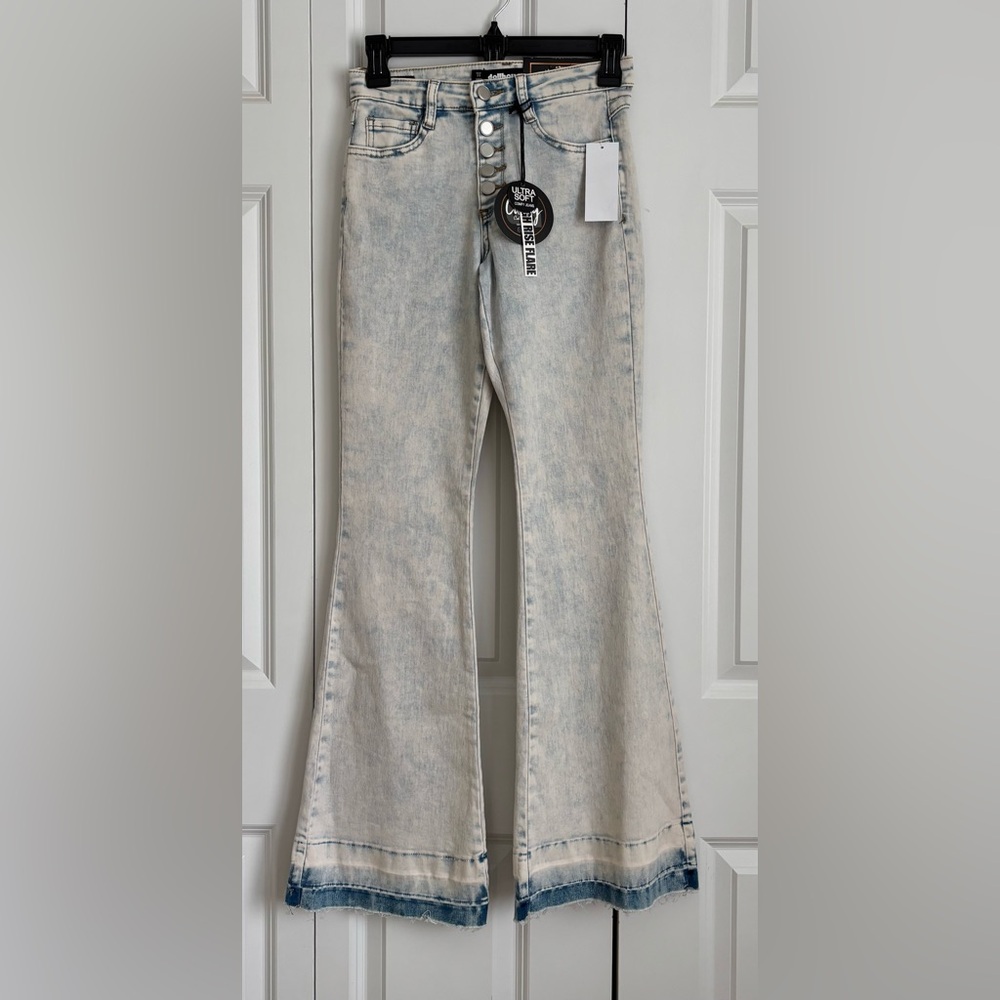 Stylish Women's Flare Jeans - Light Blue